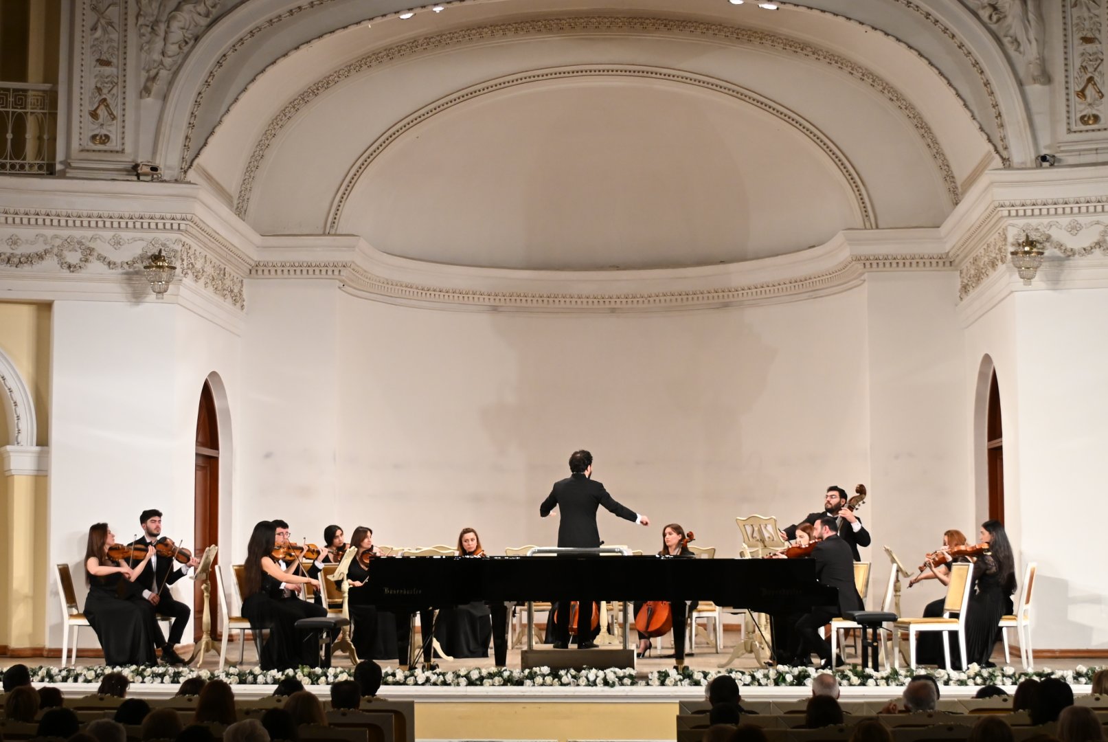 Известные музыканты из Азербайджана и Турции - Егана Ахундова и Гюльсин Онай выступили с блестящей программой (ФОТО)