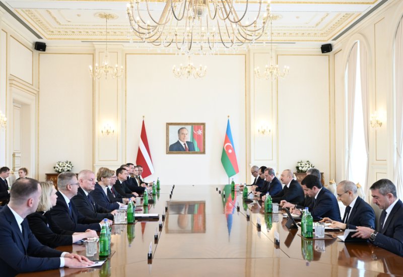 Состоялась встреча Президента Ильхама Алиева с Президентом Латвии в расширенном составе (ФОТО)