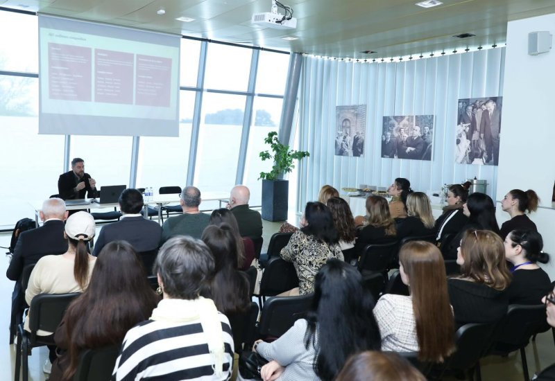 Цифра, свет, искусство: как технологии оживляют историю Азербайджана (ФОТО)