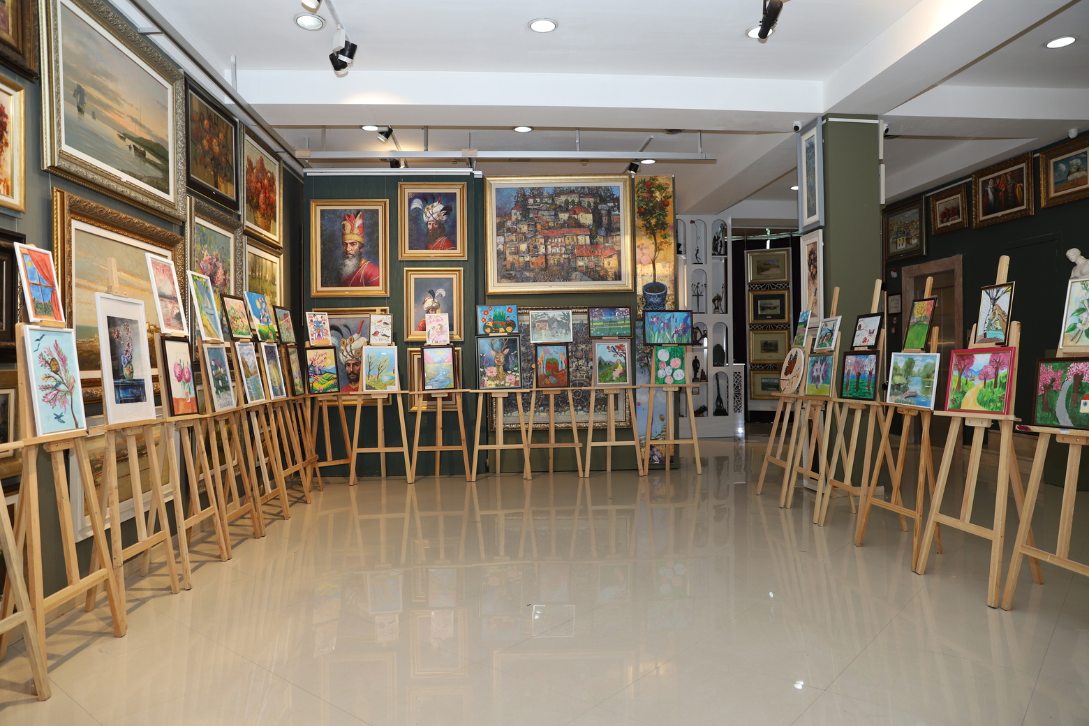 В Баку прошел двухдневный арт-марафон "Соприкоснись с природой, передай её загадочную красоту!" (ФОТО)