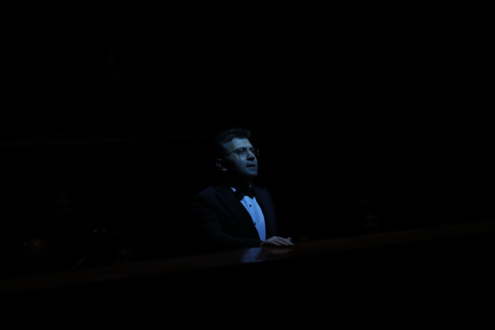 Белый лебедь, чёрная тайна - между светом и тьмой в Баку (ВИДЕО, ФОТО)