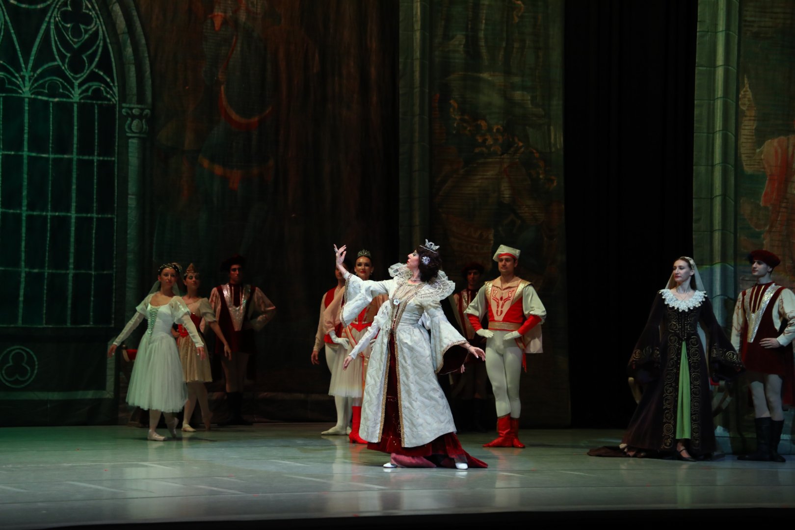 Белый лебедь, чёрная тайна - между светом и тьмой в Баку (ВИДЕО, ФОТО)