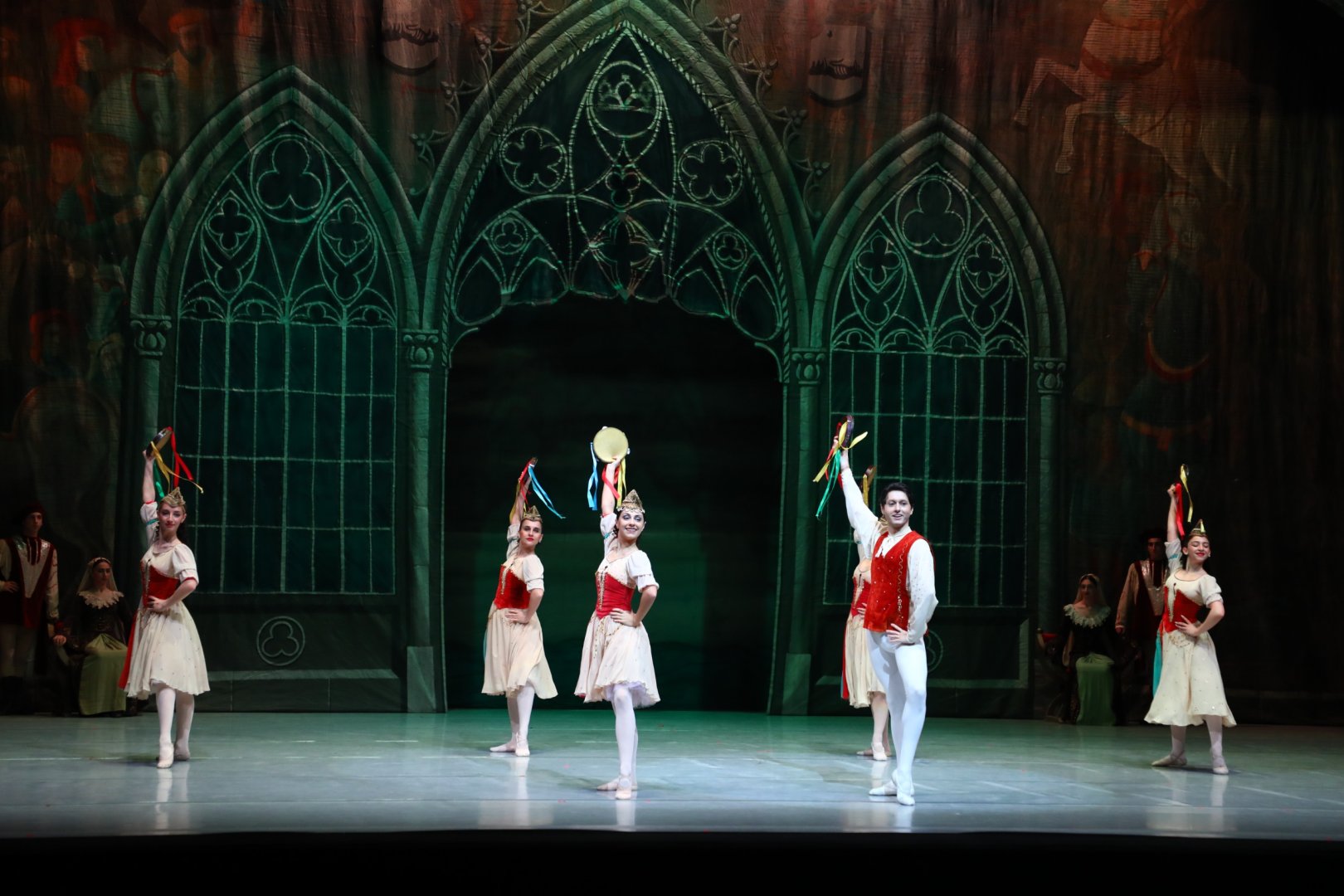 Белый лебедь, чёрная тайна - между светом и тьмой в Баку (ВИДЕО, ФОТО)