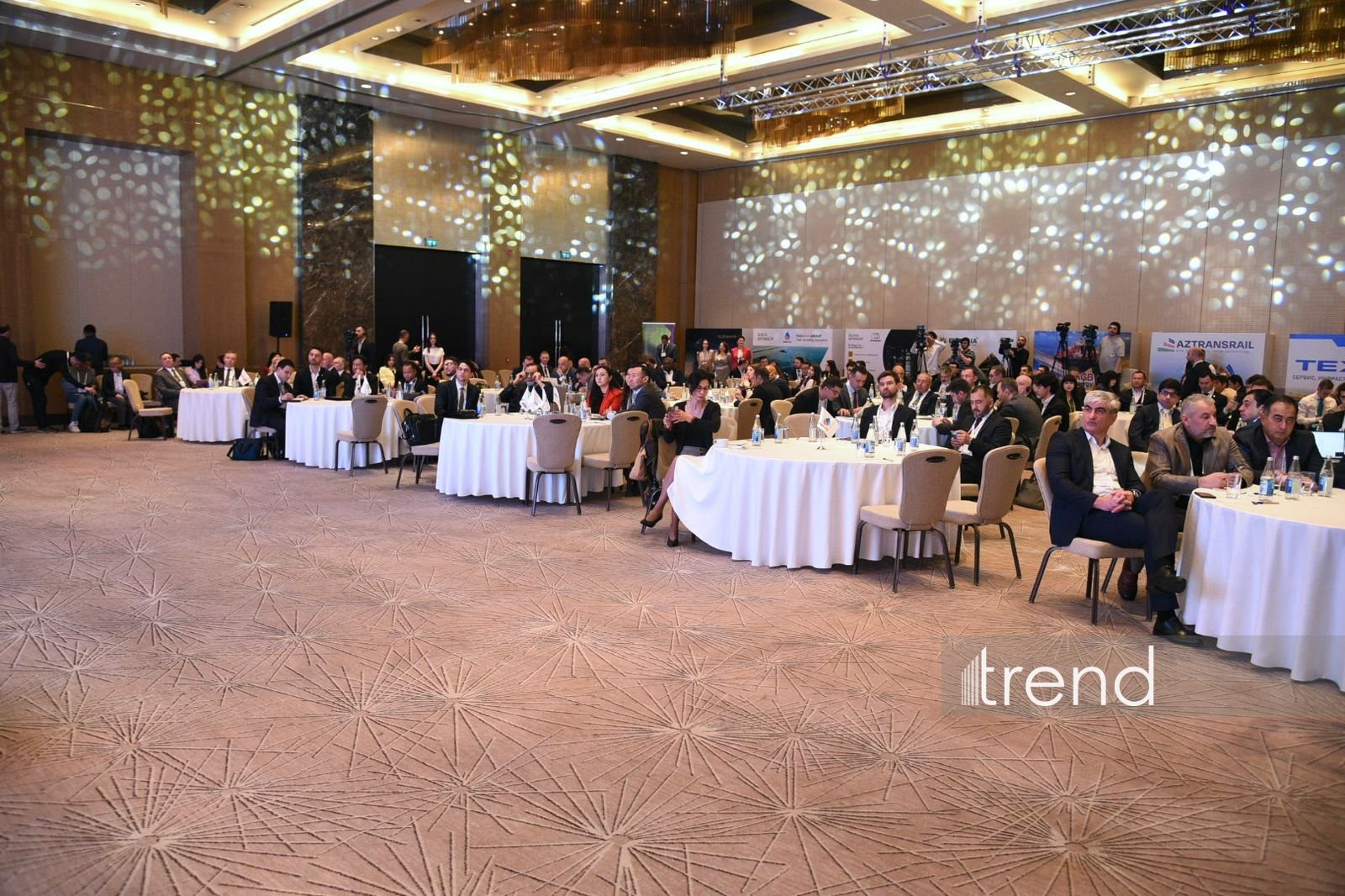 В Баку проходит Форум по логистике и торговле нефтью в Каспийском и Центральноазиатском регионах (ФОТО)