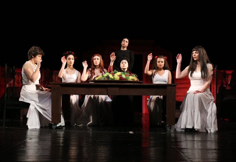 Звездный состав Азербайджанского русского драмтеатра представляет премьеру "Дома Бернарды Альбы" (ФОТО)