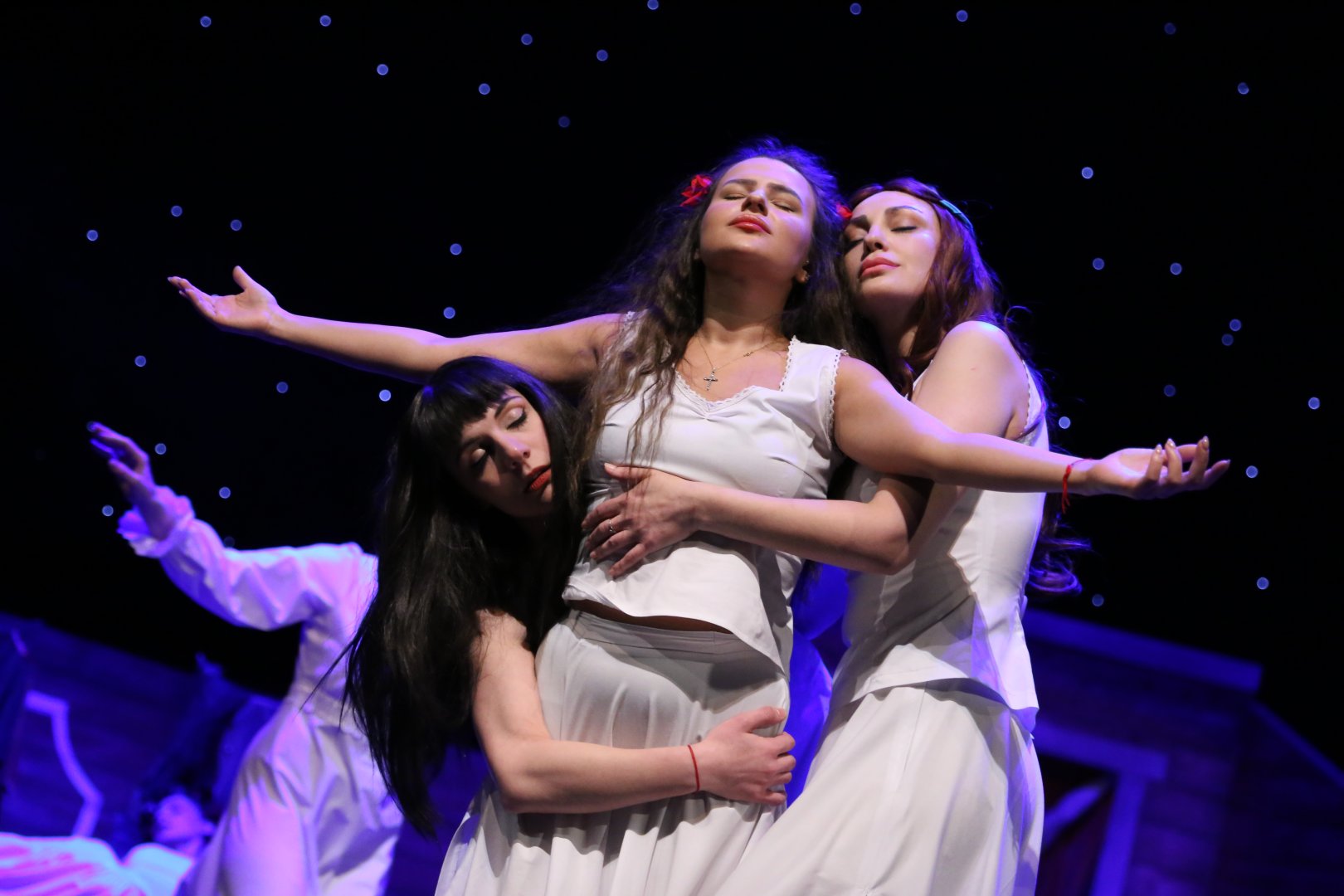 Звездный состав Азербайджанского русского драмтеатра представляет премьеру "Дома Бернарды Альбы" (ФОТО)