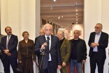 В Баку открылась персональная выставка художника Таира Шихалиева (ФОТО)