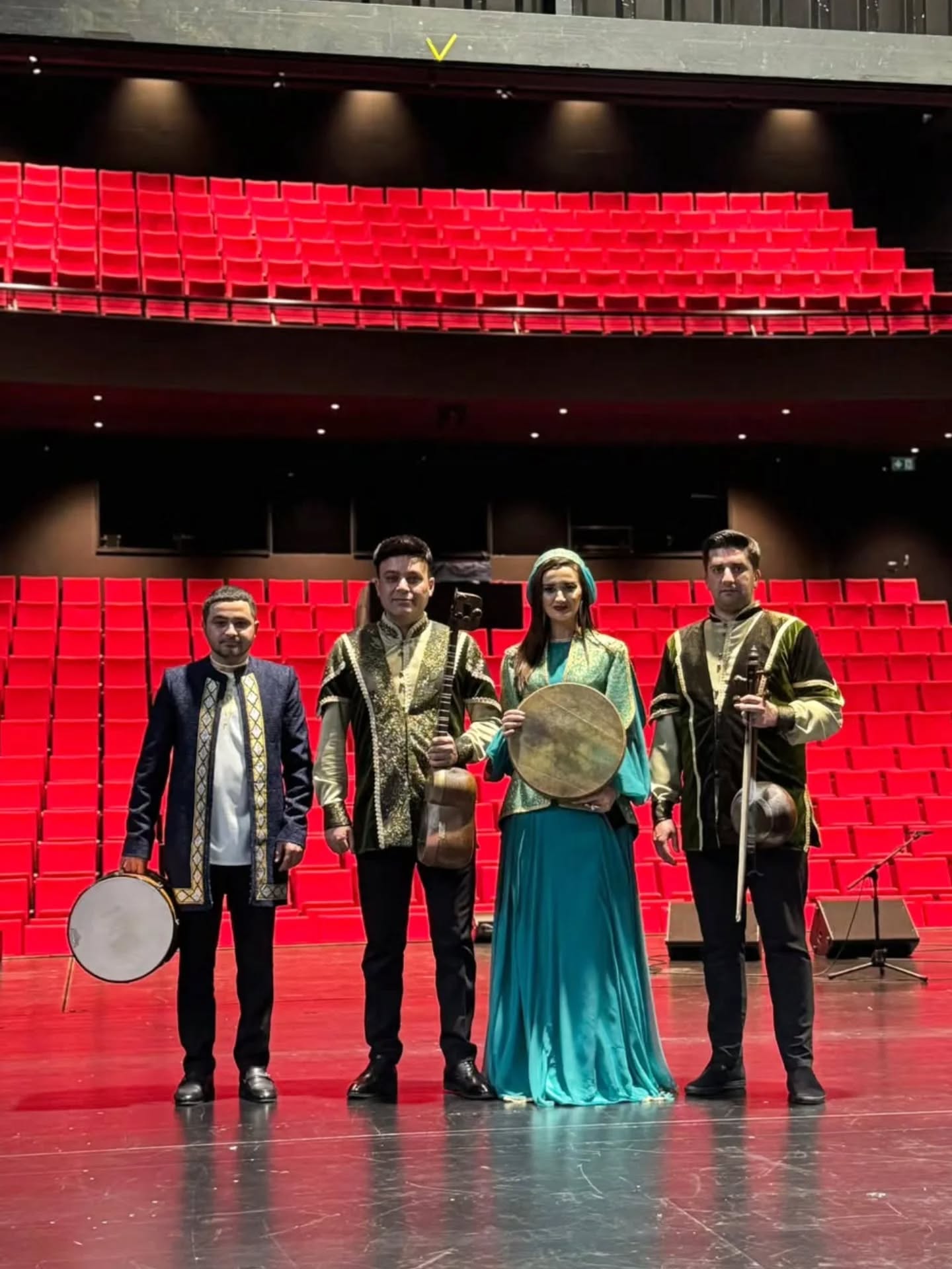 Азербайджанский мугам покоряет Европу (ФОТО)