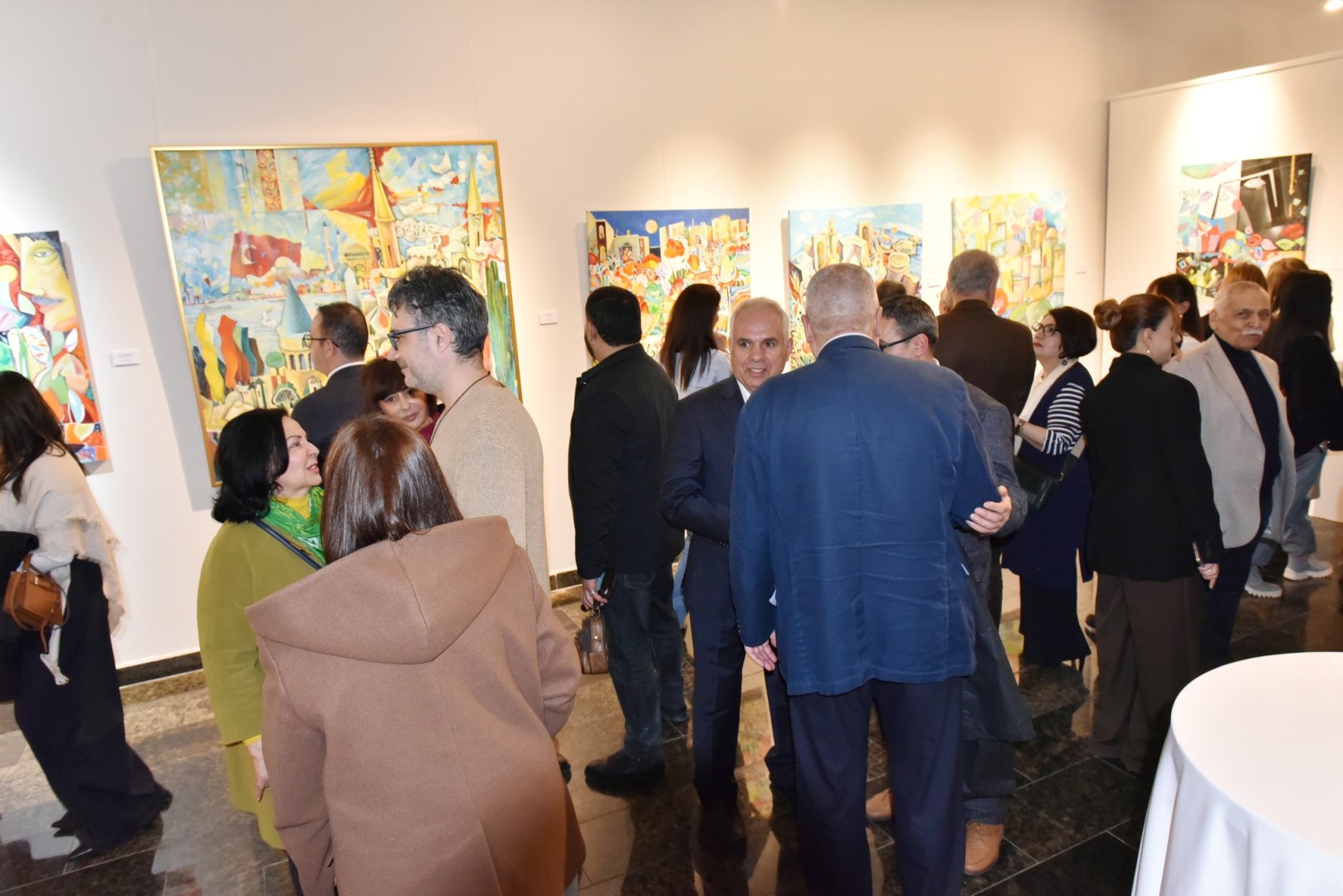 В Баку открылась персональная выставка художника Таира Шихалиева (ФОТО)