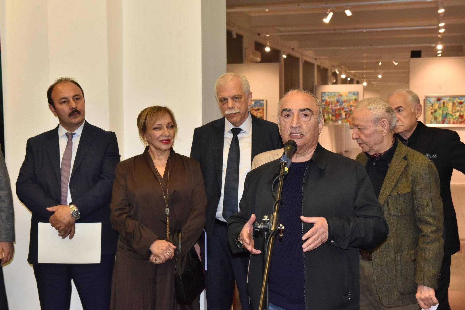 В Баку открылась персональная выставка художника Таира Шихалиева (ФОТО)