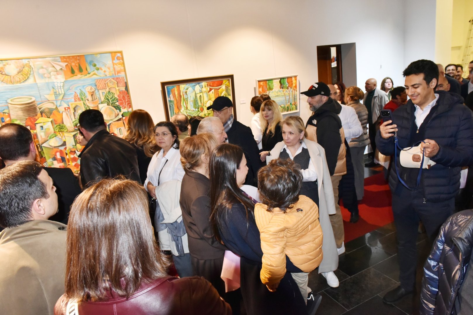 В Баку открылась персональная выставка художника Таира Шихалиева (ФОТО)