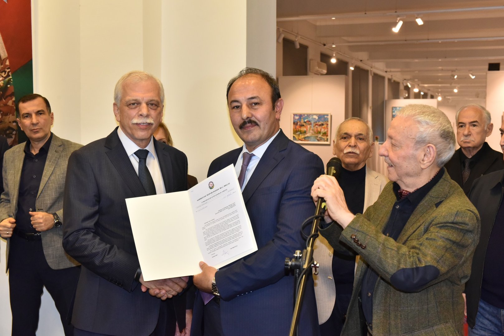 В Баку открылась персональная выставка художника Таира Шихалиева (ФОТО)