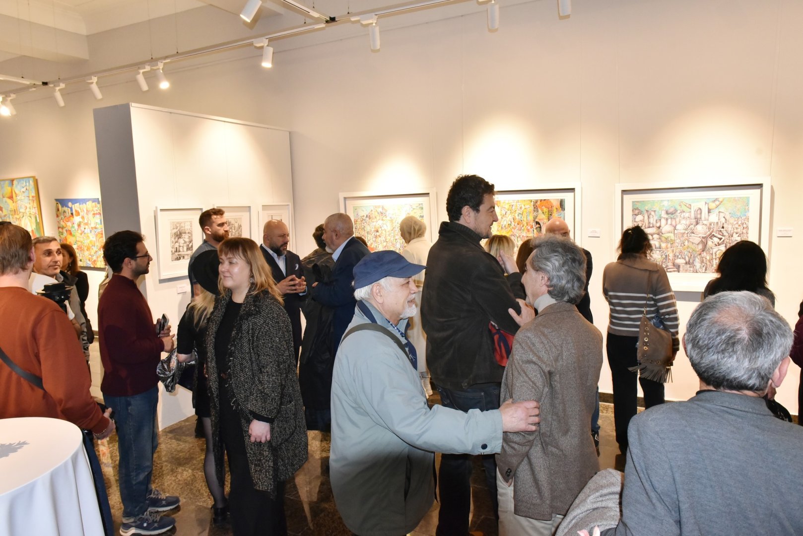 В Баку открылась персональная выставка художника Таира Шихалиева (ФОТО)