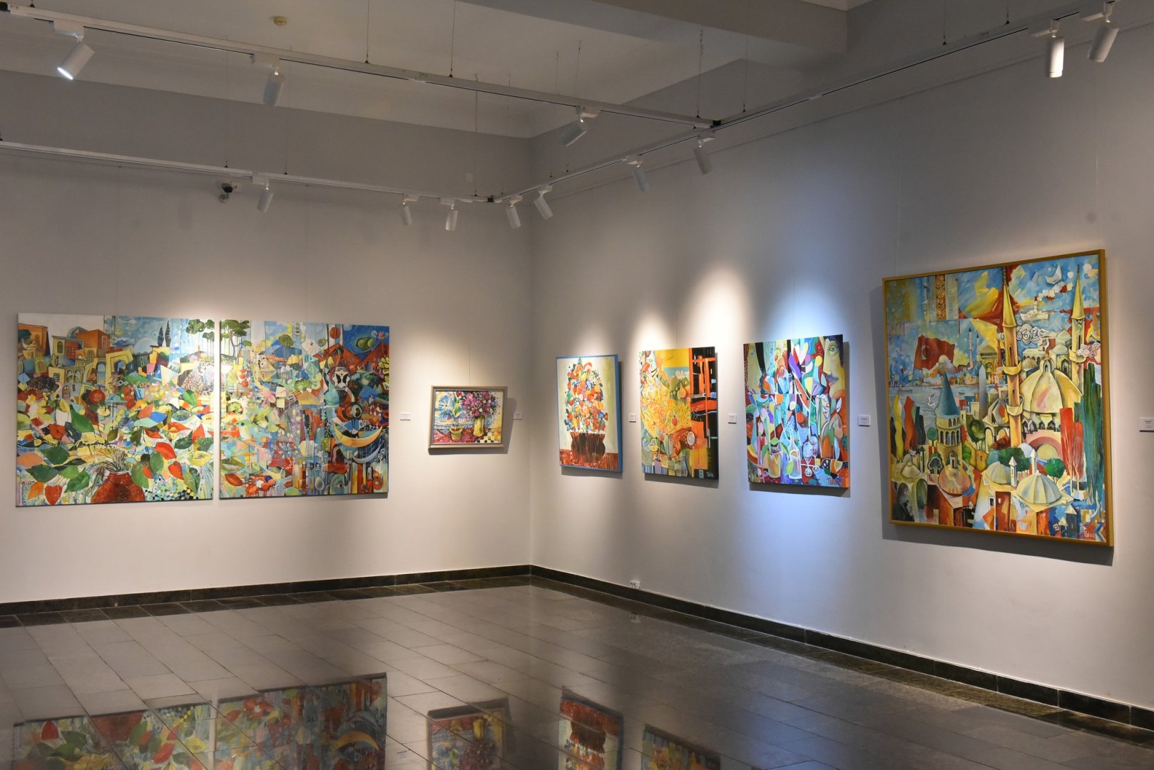 В Баку открылась персональная выставка художника Таира Шихалиева (ФОТО)