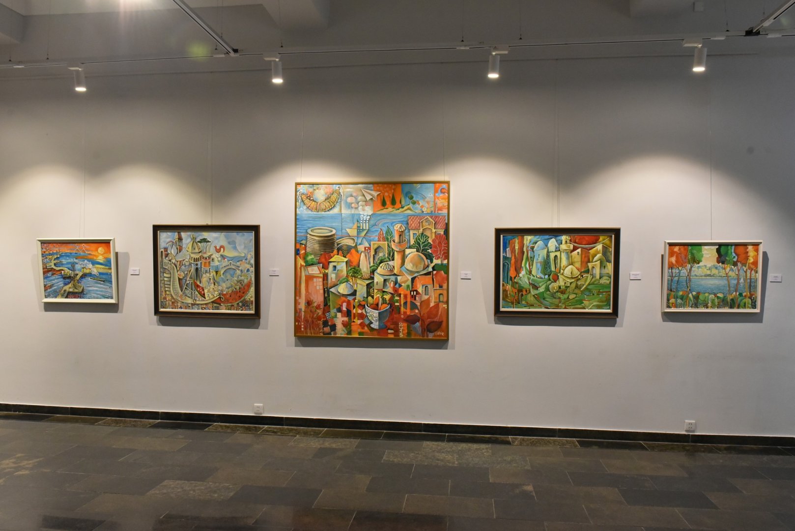 В Баку открылась персональная выставка художника Таира Шихалиева (ФОТО)