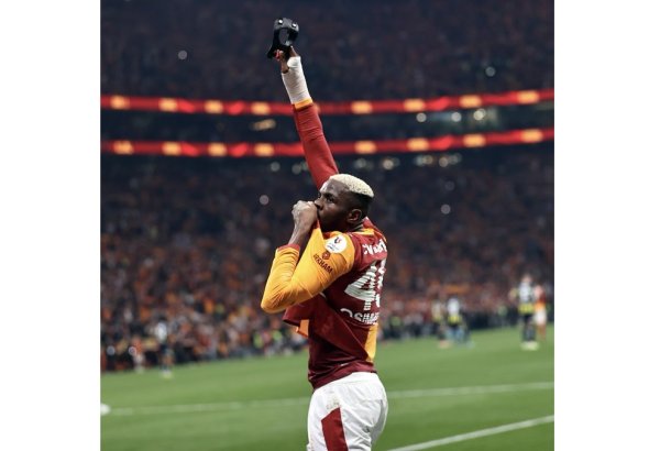 "Галатасарай" победил "Фенербахче" в стамбульском дерби