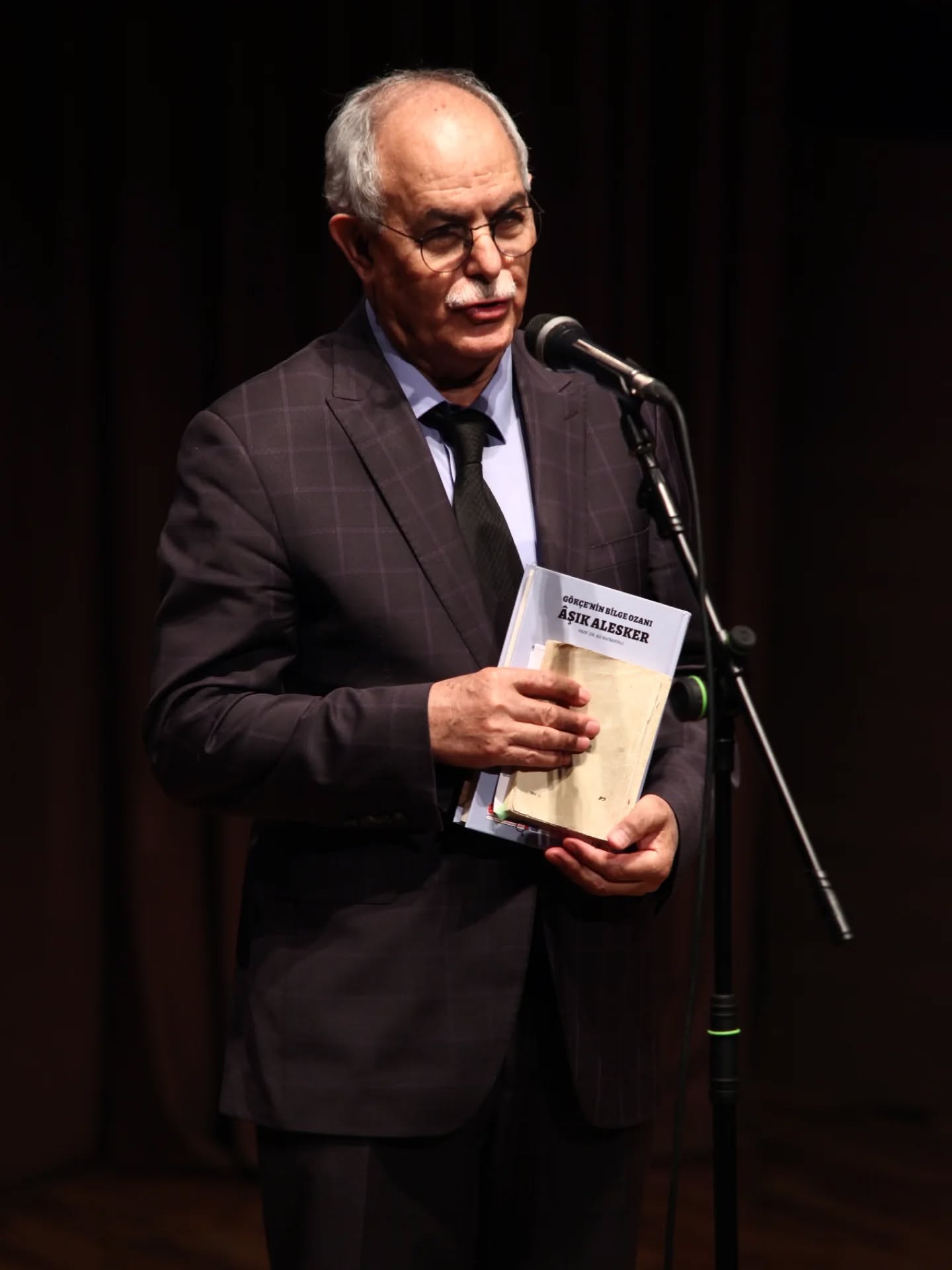 Поэзия Ашуга Алескера - это сама жизнь (ФОТО)