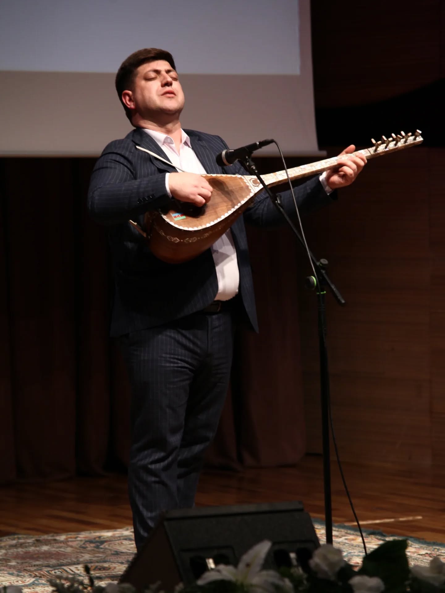 Жизнь в стихах: в Баку прошел юбилейный вечер Барата Вюсала (ФОТО)