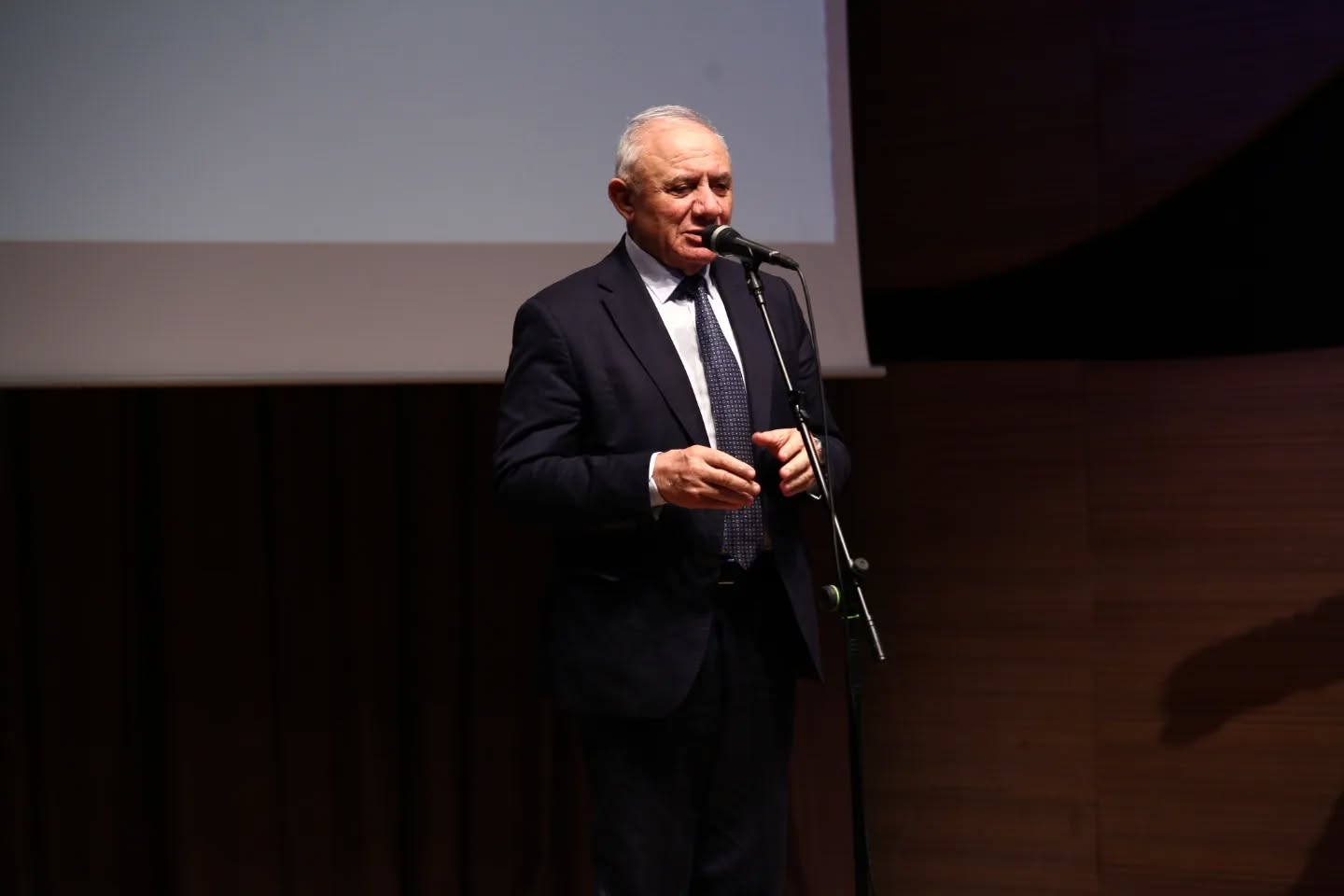 Жизнь в стихах: в Баку прошел юбилейный вечер Барата Вюсала (ФОТО)