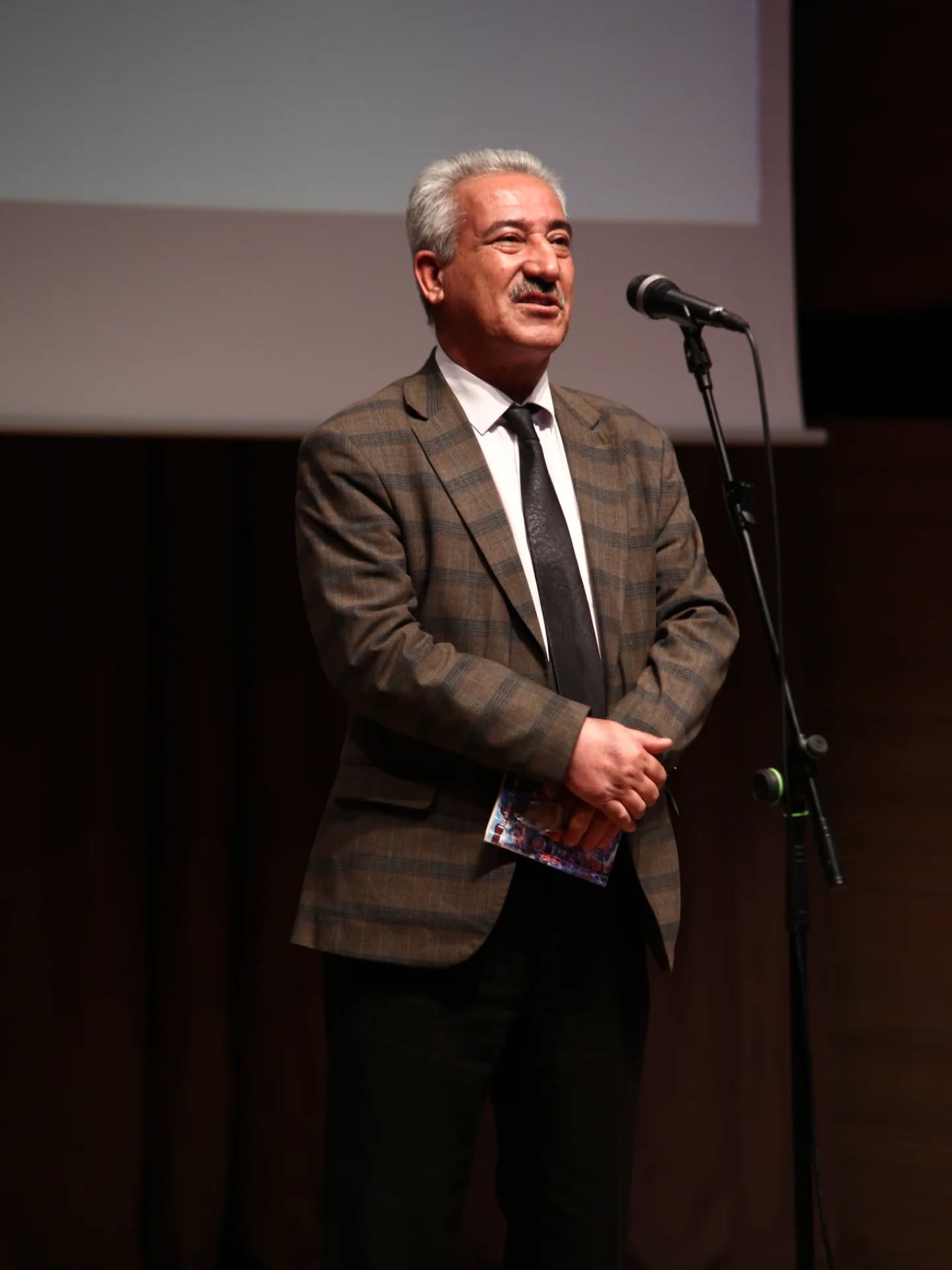 Жизнь в стихах: в Баку прошел юбилейный вечер Барата Вюсала (ФОТО)