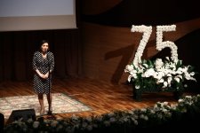 Жизнь в стихах: в Баку прошел юбилейный вечер Барата Вюсала (ФОТО)