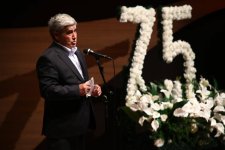 Жизнь в стихах: в Баку прошел юбилейный вечер Барата Вюсала (ФОТО)