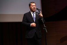 Жизнь в стихах: в Баку прошел юбилейный вечер Барата Вюсала (ФОТО)