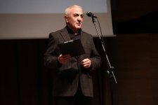 Жизнь в стихах: в Баку прошел юбилейный вечер Барата Вюсала (ФОТО)