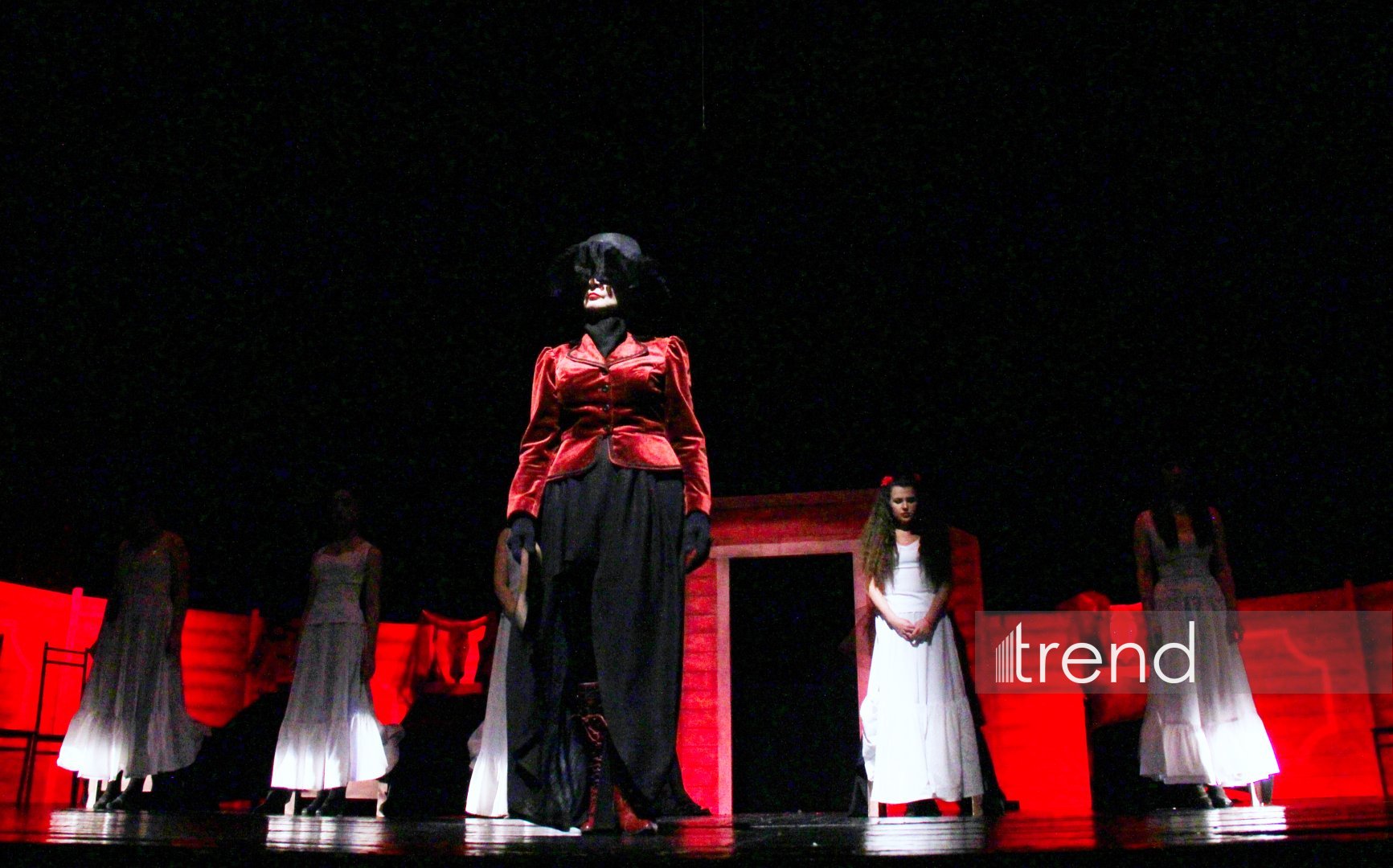 В Баку состоялась блестящая премьера спектакля "Дом Бернарды Альбы" –эмоции до слез и оваций (ФОТО)