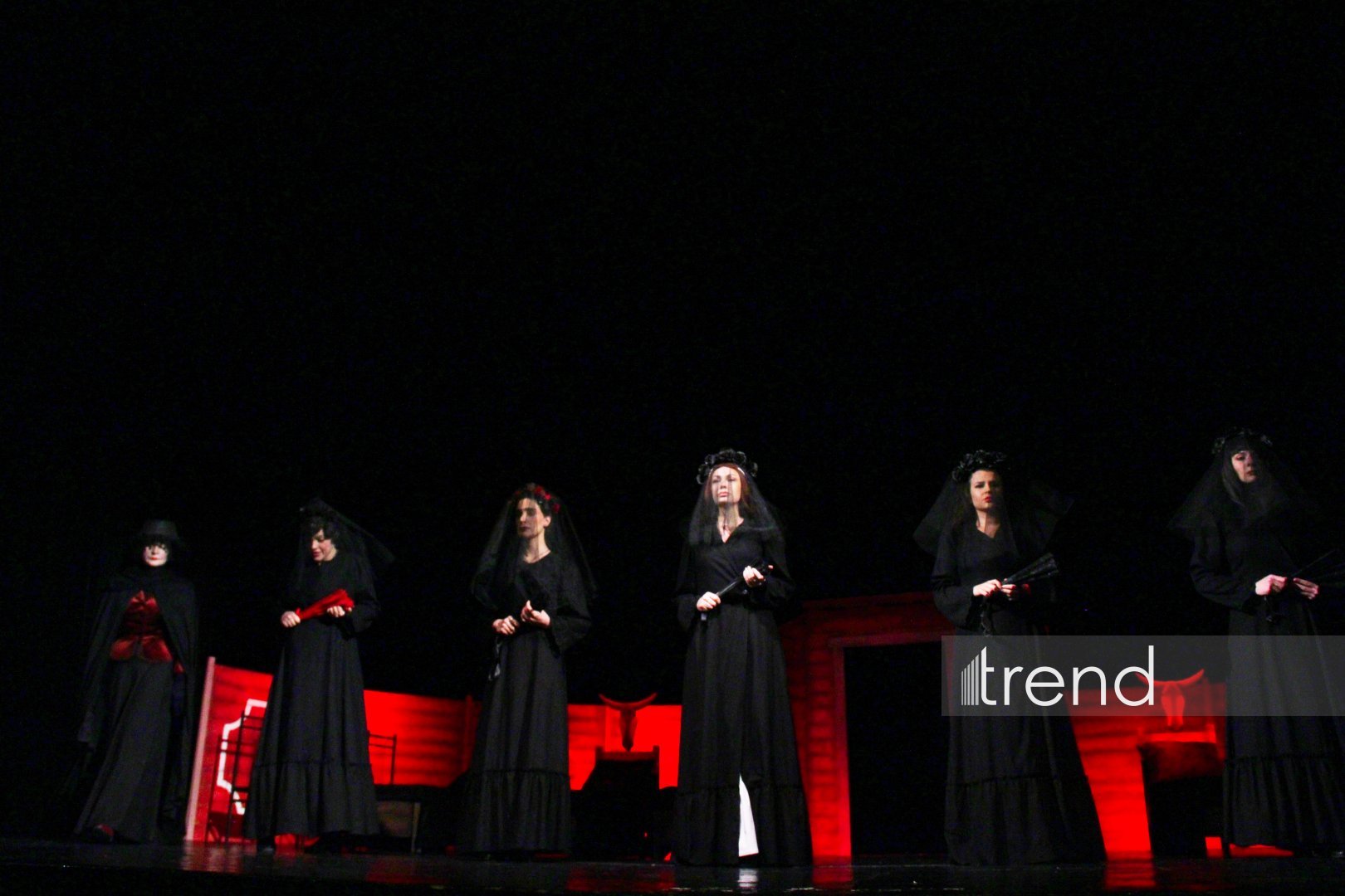 В Баку состоялась блестящая премьера спектакля "Дом Бернарды Альбы" –эмоции до слез и оваций (ФОТО)