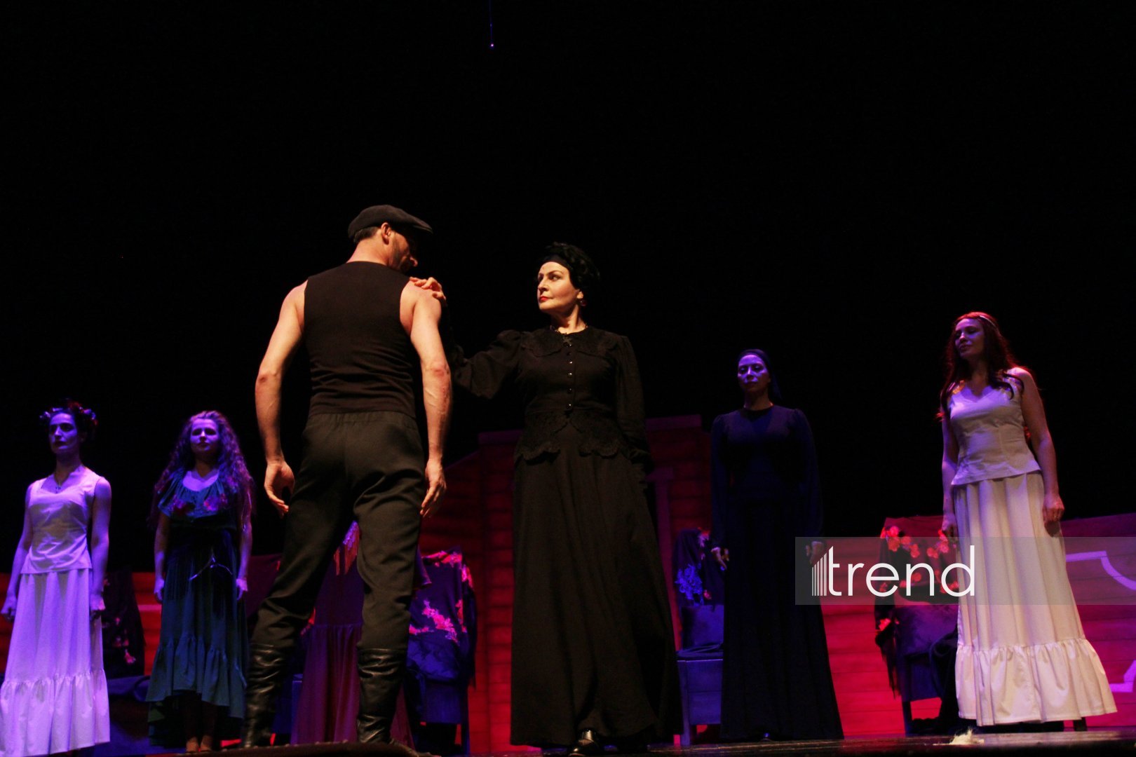 В Баку состоялась блестящая премьера спектакля "Дом Бернарды Альбы" –эмоции до слез и оваций (ФОТО)