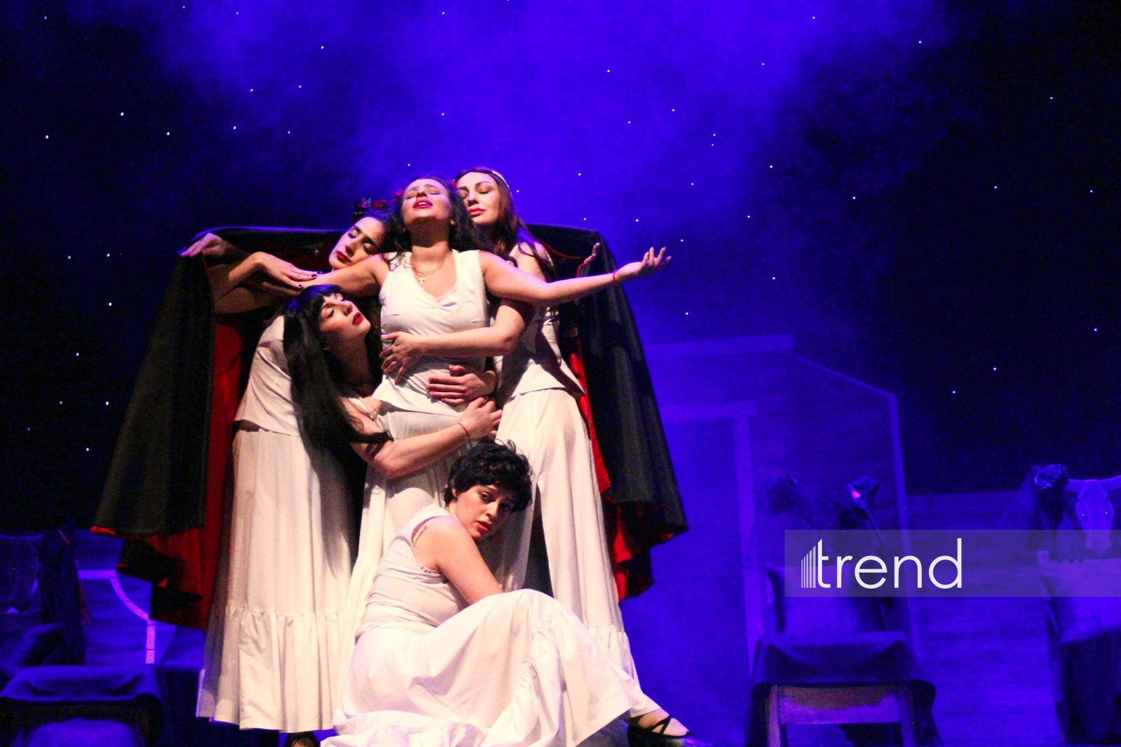 В Баку состоялась блестящая премьера спектакля "Дом Бернарды Альбы" –эмоции до слез и оваций (ФОТО)