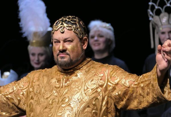 Народный артист Азербайджана Аваз Абдулла стал вавилонским царем в Германии (ФОТО)