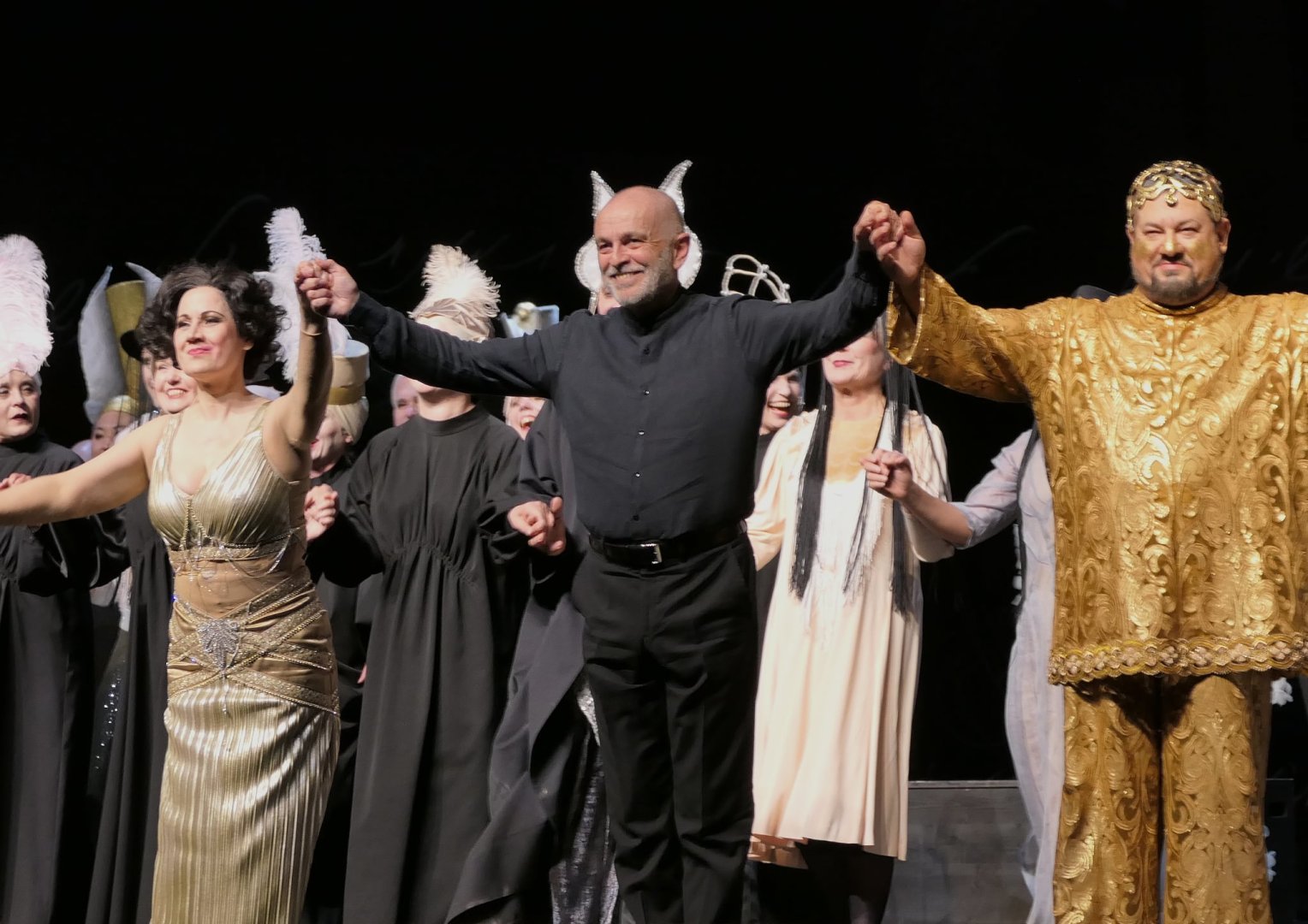 Народный артист Азербайджана Аваз Абдулла стал вавилонским царем в Германии (ФОТО)