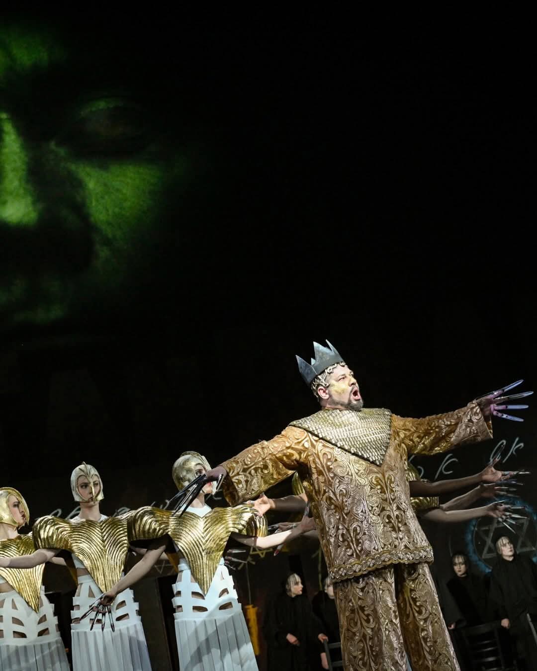 Народный артист Азербайджана Аваз Абдулла стал вавилонским царем в Германии (ФОТО)