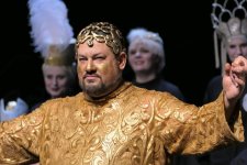 Народный артист Азербайджана Аваз Абдулла стал вавилонским царем в Германии (ФОТО)