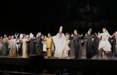 Народный артист Азербайджана Аваз Абдулла стал вавилонским царем в Германии (ФОТО)