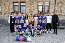 Лейла Алиева и Арзу Алиева посетили в Шеки детский дом учреждения социальных услуг (ФОТО)