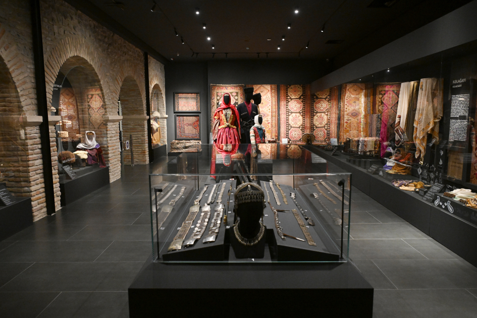 Лейла Алиева и Арзу Алиева приняли участие в открытии после восстановления историко-архитектурных памятников в Шеки (ФОТО)