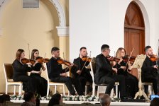 Малая Морская улица в Баку - путешествие сквозь музыку и эмоции (ФОТО)