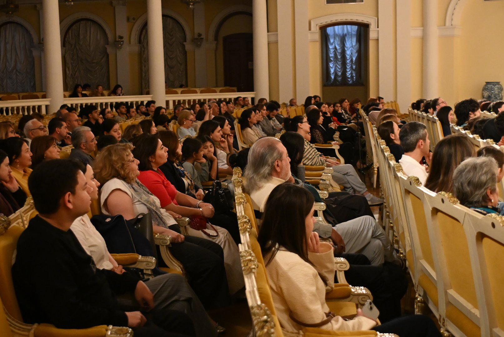Малая Морская улица в Баку - путешествие сквозь музыку и эмоции (ФОТО)