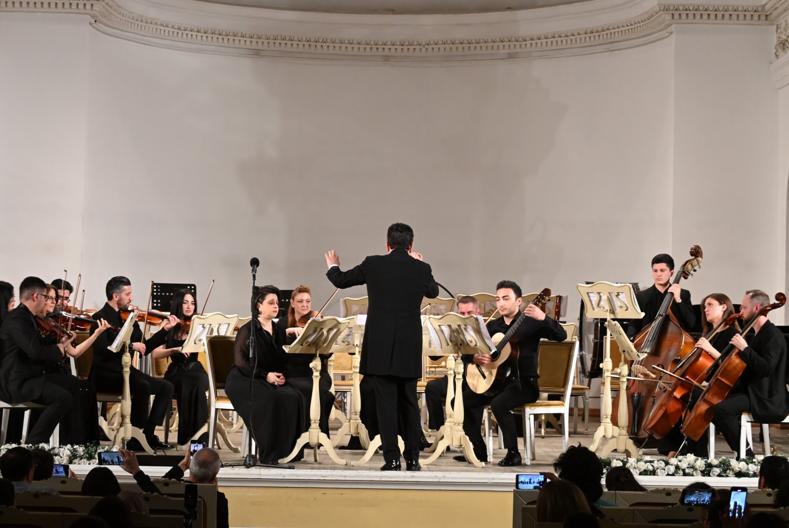 Малая Морская улица в Баку - путешествие сквозь музыку и эмоции (ФОТО)