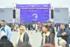На старте и финише "Бакинского марафона 2026" был организован концерт (ФОТО)