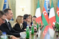 Состоялась встреча Президента Ильхама Алиева с Председателем Совета министров Италии Джорджей Мелони в расширенном составе (ФОТО)
