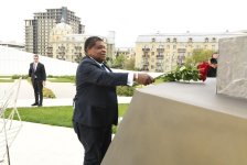 Генеральный секретарь Межпарламентского союза посетил Аллею почетного захоронения и Парк Победы в Баку (ФОТО)
