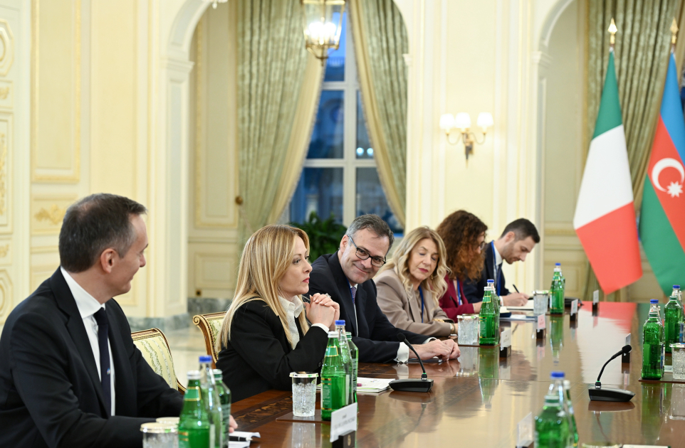 Состоялась встреча Президента Ильхама Алиева с Председателем Совета министров Италии Джорджей Мелони в расширенном составе (ФОТО)