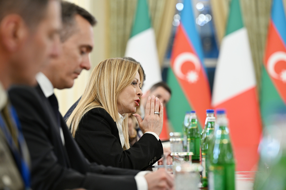 Состоялась встреча Президента Ильхама Алиева с Председателем Совета министров Италии Джорджей Мелони в расширенном составе (ФОТО)