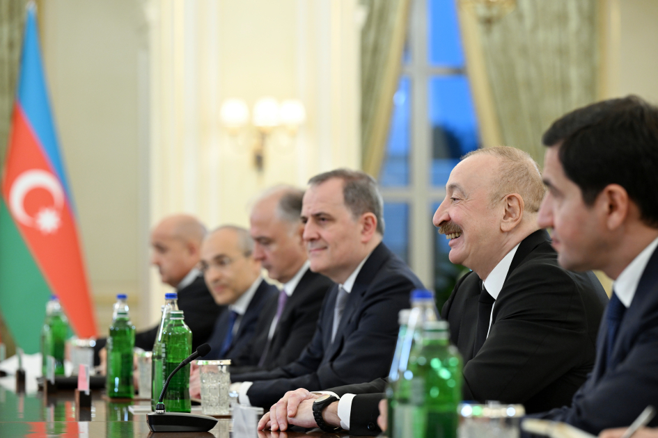 Состоялась встреча Президента Ильхама Алиева с Председателем Совета министров Италии Джорджей Мелони в расширенном составе (ФОТО)