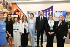 Президент Ильхам Алиев и Первая леди Мехрибан Алиева ознакомились с 19-й выставкой Caspian Agro Week и 31-й выставкой InterFood Azerbaijan (ФОТО)