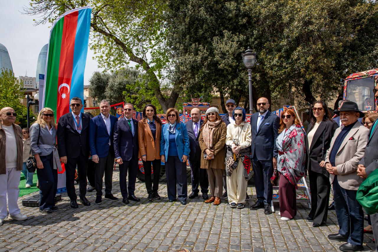 Baku Steel Company представила искусство стали на Фестивале ковра (ФОТО)